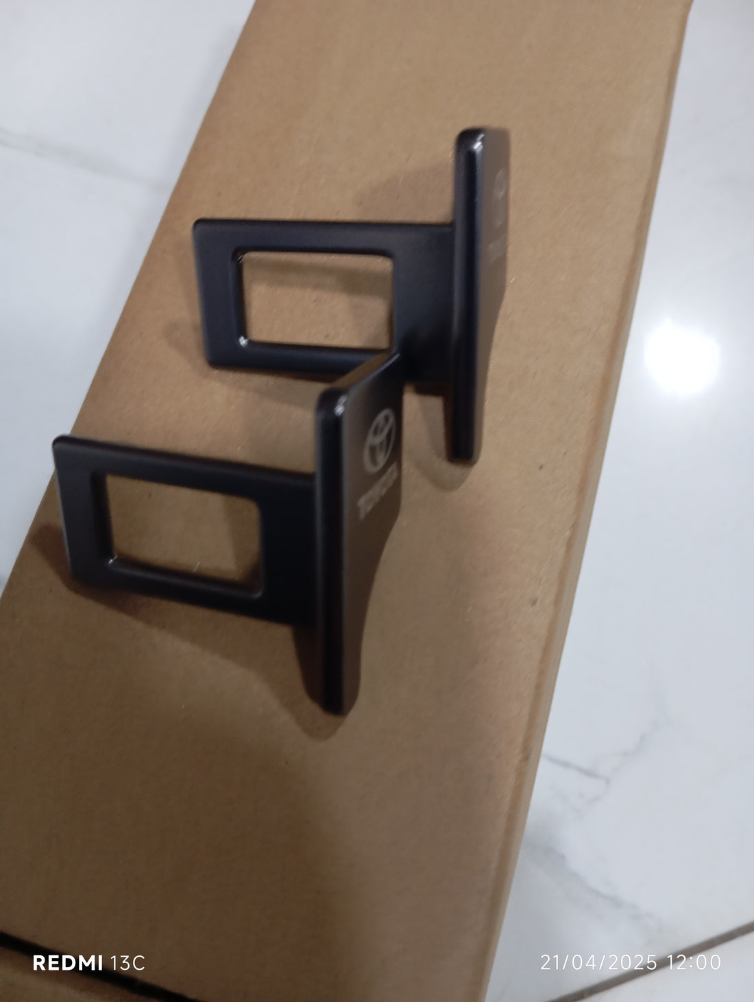 TOYOTA LOGO METAL SEAT BELT CLIP HIGH QUALITY IMPORTED FROM CHINA